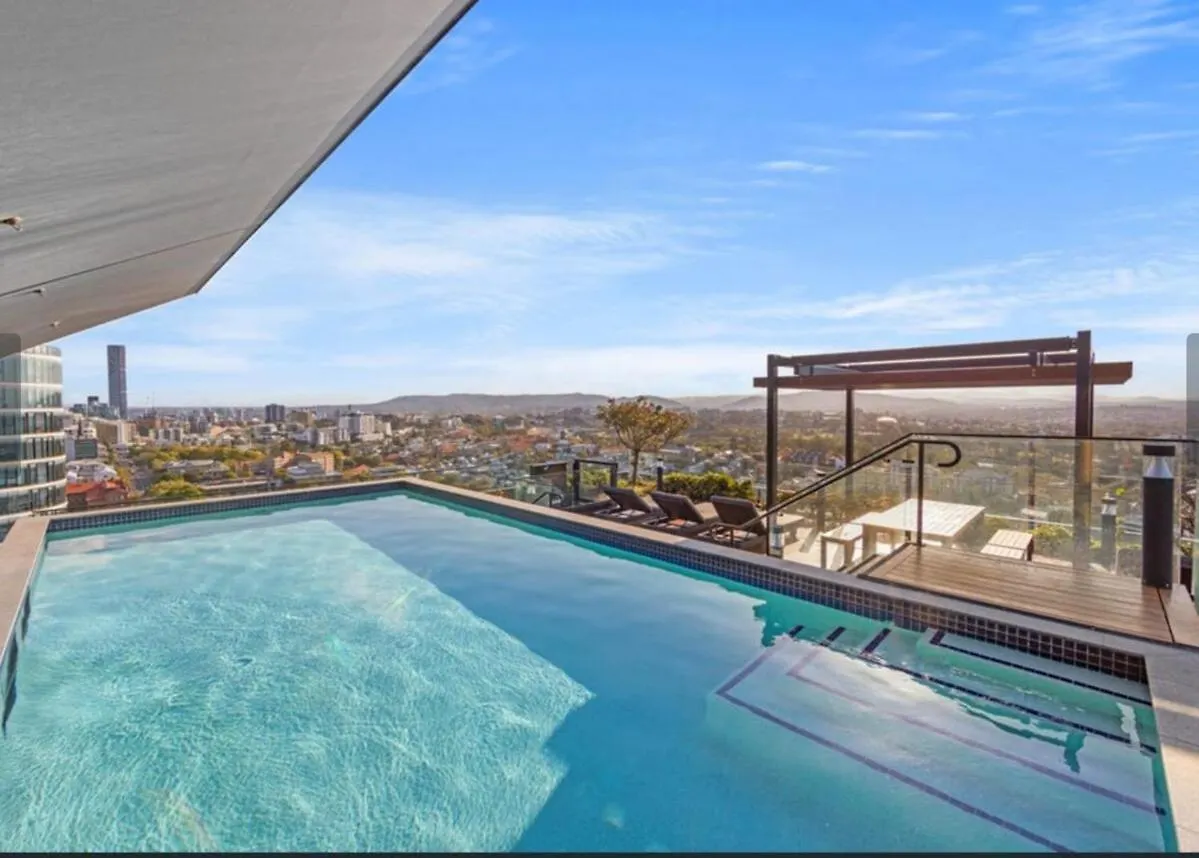 Central Spacious 2B2B With Free Parking And Rooftop Pool Brisbane