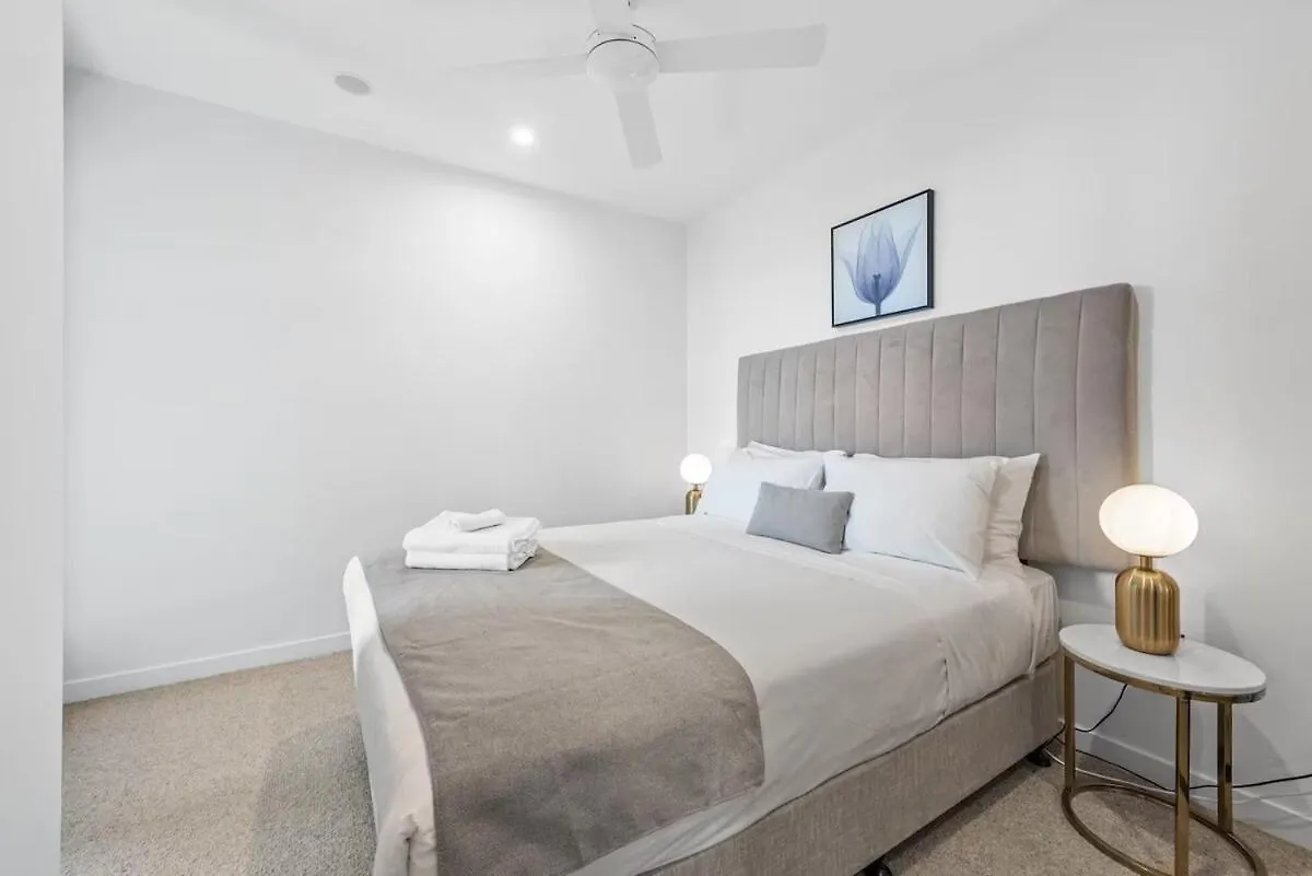 Central Spacious 2B2B With Free Parking And Rooftop Pool Brisbane
